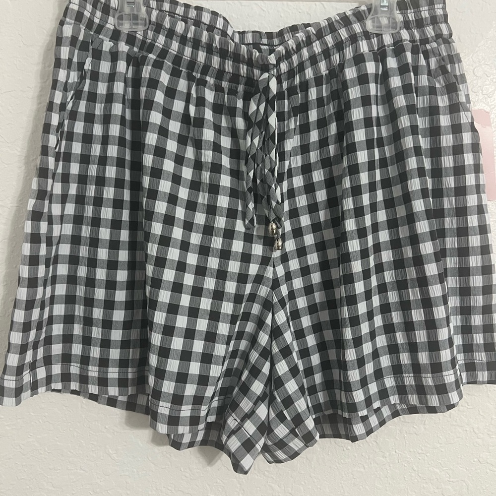 NWT Love Maven Women's White Black Elastic Waist Shorts Size 3X W/pockets #205